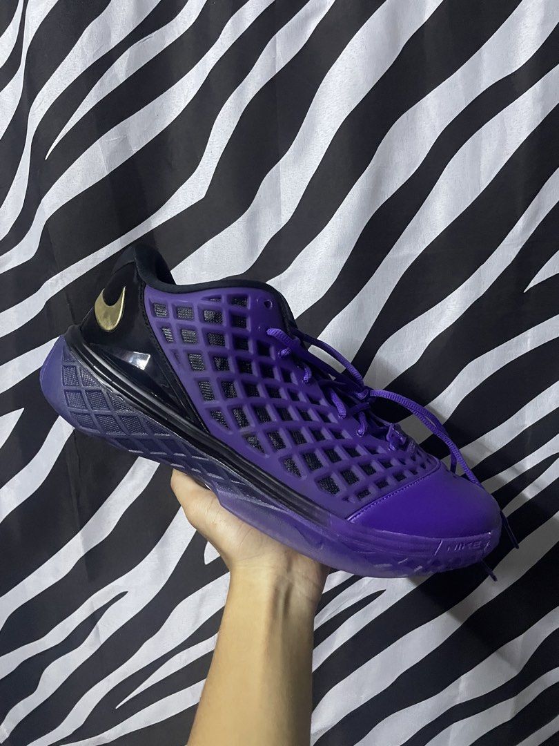 Kobe 3 “FC Barcelona” (Category: Sneakers) located in San Pedro. Submitted by mharemilvalencia (Listing ID 1470507919, Image 3). Description: - Used 1x only in original box - Striking purple and black colorway - Eye-catching gold swoosh logo on the heel - Stylish cage overlay design with breathable mesh panels - Matching purple laces included.
