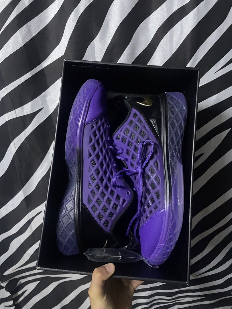 Kobe 3 “FC Barcelona” (Category: Sneakers) located in San Pedro. Submitted by mharemilvalencia (Listing ID 1470507919, Image 2). Description: - Used 1x only in original box - Striking purple and black colorway - Eye-catching gold swoosh logo on the heel - Stylish cage overlay design with breathable mesh panels - Matching purple laces included.