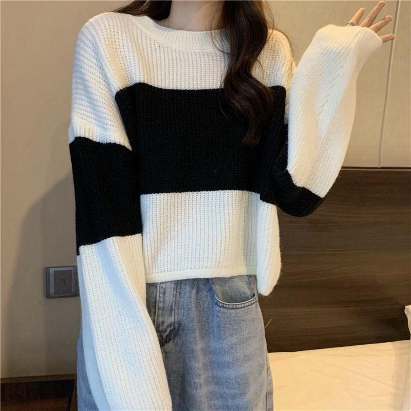 Black And White Striped Knit Sweater (Category: Longsleeves) located in Agdangan. Submitted by ririi_cat (Listing ID 1470407595, Image 2). Description: - Fit: Relaxed and oversized, super comfortable - Design: Classic crew neck with ribbed cuffs and hem Length : 12 inches used once only for Baguio trip Rfs: Decluttering 📍Dasmariñas Cavite MOP: Gcash MOD: J&T or Lalamove.