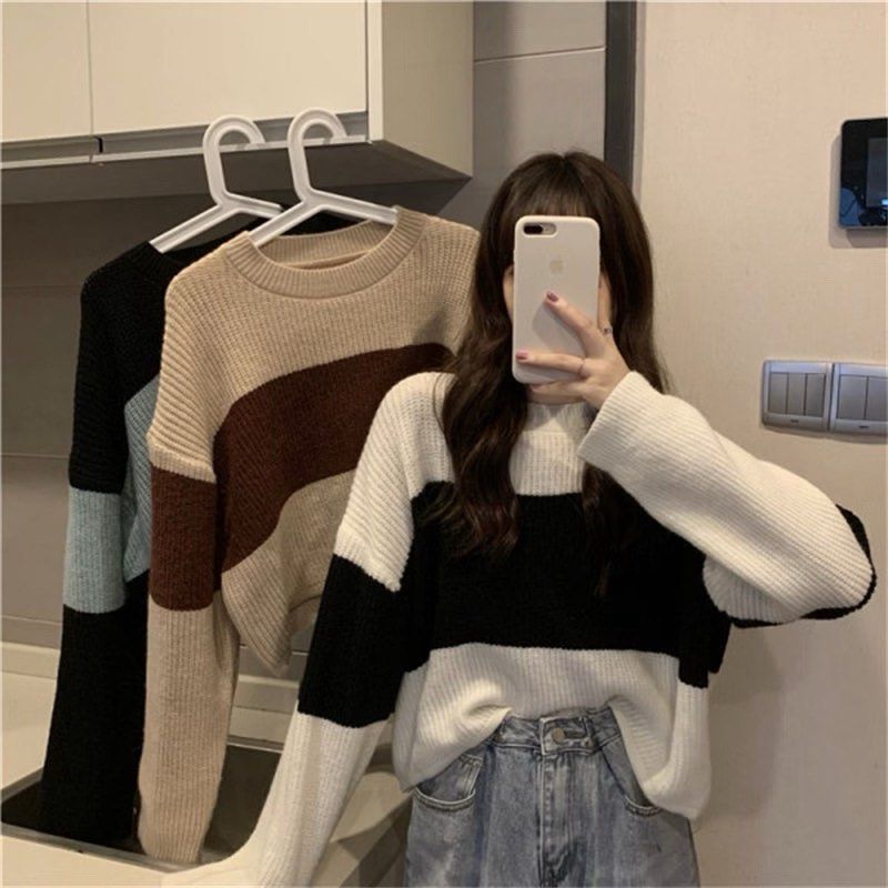 Black And White Striped Knit Sweater (Category: Longsleeves) located in Agdangan. Submitted by ririi_cat (Listing ID 1470407595, Image 3). Description: - Fit: Relaxed and oversized, super comfortable - Design: Classic crew neck with ribbed cuffs and hem Length : 12 inches used once only for Baguio trip Rfs: Decluttering 📍Dasmariñas Cavite MOP: Gcash MOD: J&T or Lalamove.