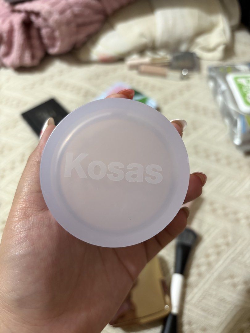 Kosas Brightening Cloud Set Loose Powder Pressed Powder (Category: Makeup) located in Pasay City. Submitted by keynbloom (Listing ID 1470514248, Image 2). Description: fixed price shade: Breezy.