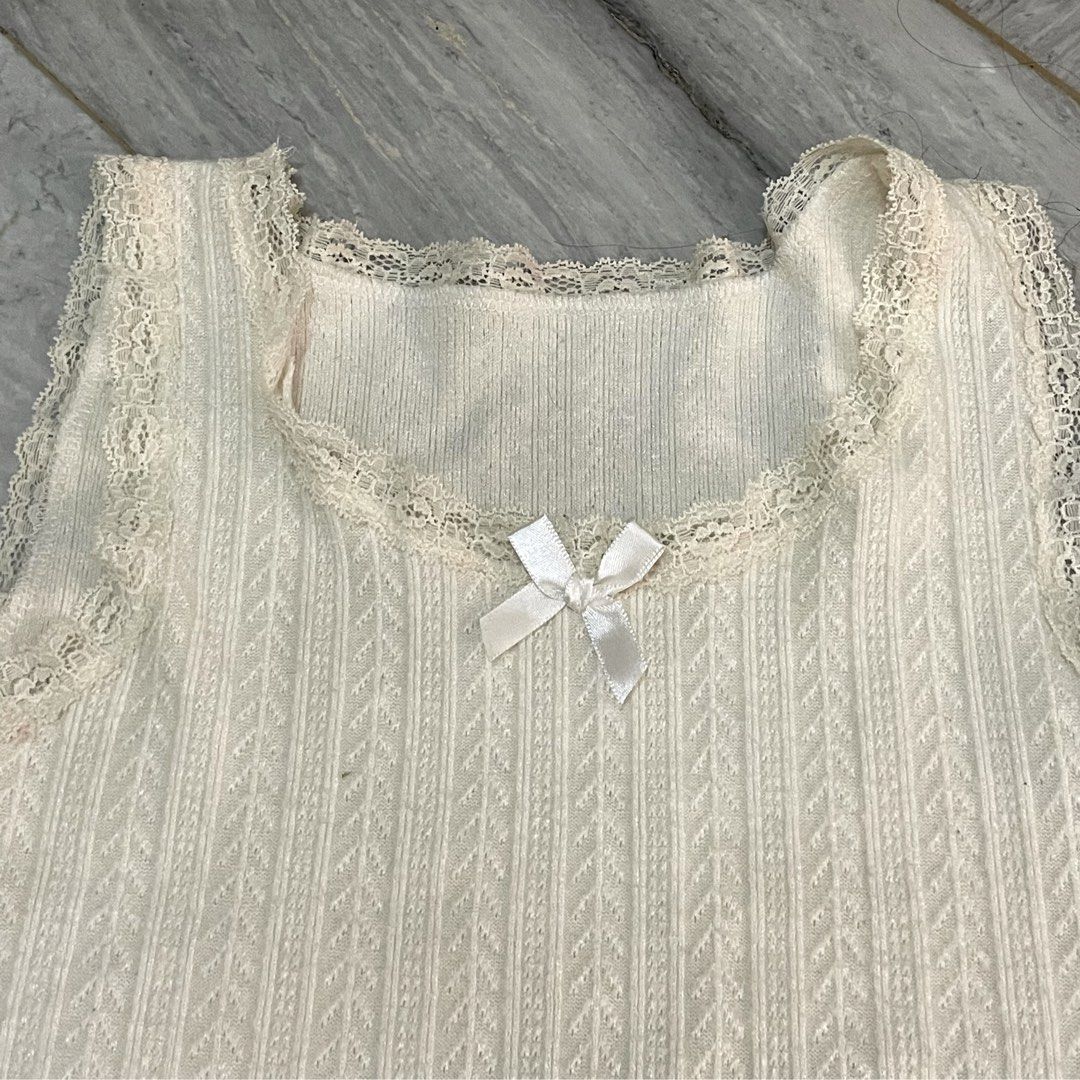 Lace Knit Top (Category: Sleeveless) located in Bacoor. Submitted by s4dee (Listing ID 1470543053, Image 2). Description: size: xs - s .