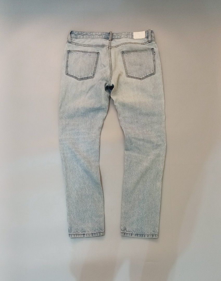 Lacoste Live Light Blue Denim Jeans (Category: Jeans) located in Cebu City. Submitted by MrLiks_123 (Listing ID 1470352281, Image 3). Description: Lacoste L!ve button fly light-wash slim-fit denim jeans Size 32 on tag Size 34 actual size Length 40½ Hem 6 Used, in great perfect quality condition Well-Maintained Cebu location Price : 2k only Dm🙇.