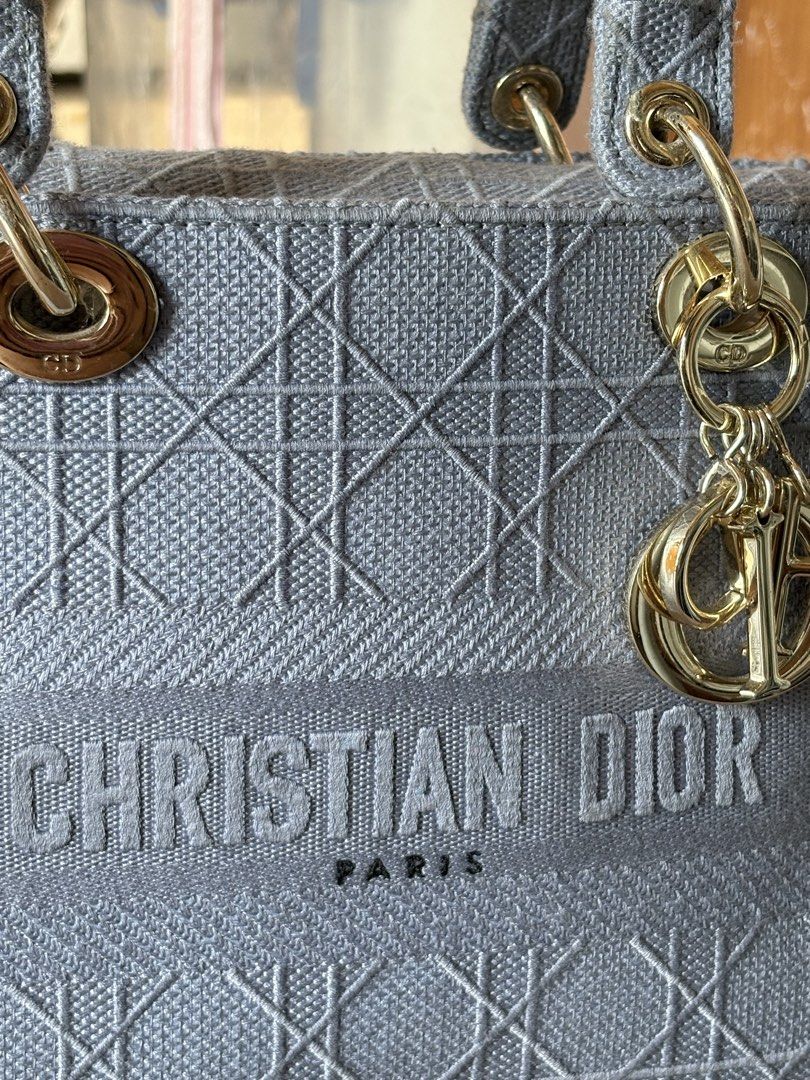 lady dior (Category: Shoulder Bags) located in Valencia. Submitted by razzel1997 (Listing ID 1470357169, Image 2). Description: lady dior limited edition handcarry only .