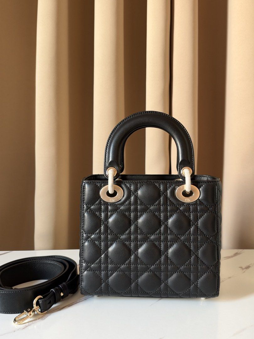 ❣️LADYDIOR SMALL 20CM❣️ (Category: Cross-body Bags) located in Manila. Submitted by annmacalua (Listing ID 1470508937, Image 2). Description: What u see is what u get!🥰.
