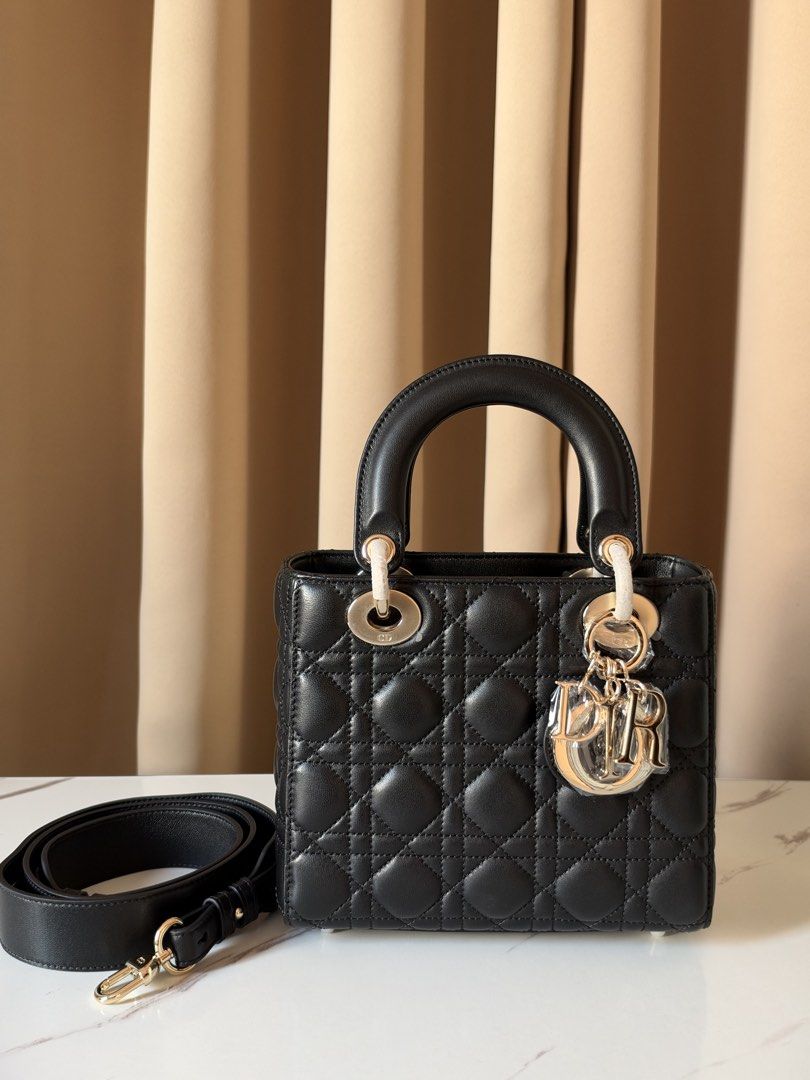 ❣️LADYDIOR SMALL 20CM❣️ (Category: Cross-body Bags) located in Manila. Submitted by annmacalua (Listing ID 1470508937, Image 1). Description: What u see is what u get!🥰.