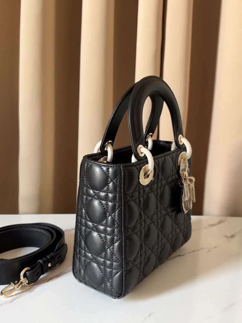 ❣️LADYDIOR SMALL 20CM❣️ (Category: Cross-body Bags) located in Manila. Submitted by annmacalua (Listing ID 1470508937, Image 3). Description: What u see is what u get!🥰.