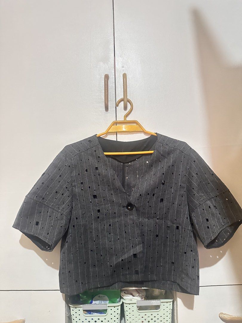 Large croptop (Category: Blouses) located in Tandag. Submitted by kawaiispreloved (Listing ID 1470374278, Image 1). Description: .