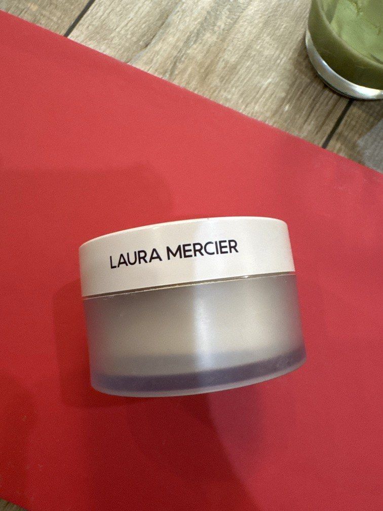Laura Mercier Translucent setting powder BLUR FULL SIZE (Category: Makeup) located in Quezon City. Submitted by thelushclosetph (Listing ID 1470431833, Image 1). Description: Full sized! Used only for a couple of occasions..