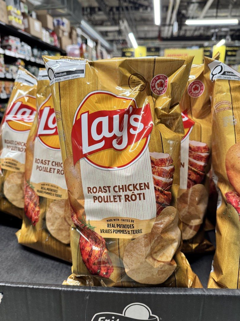 Lay's Roast Chicken Potato Chips Imported from Canada, 嘢食 & 嘢飲, 包裝食物&即食 ...
