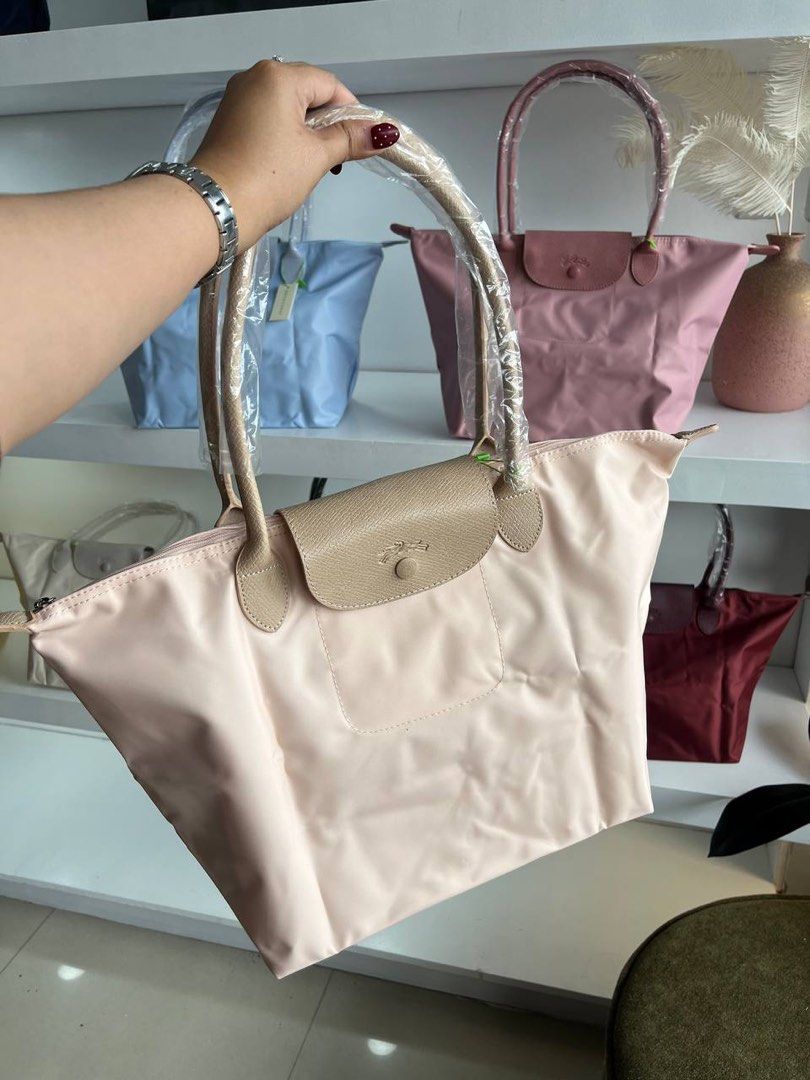 LC One Color Large🏇🏻 (Category: Shoulder Bags) located in Binan City. Submitted by pinkykeenshop (Listing ID 1470406647, Image 1). Description: .