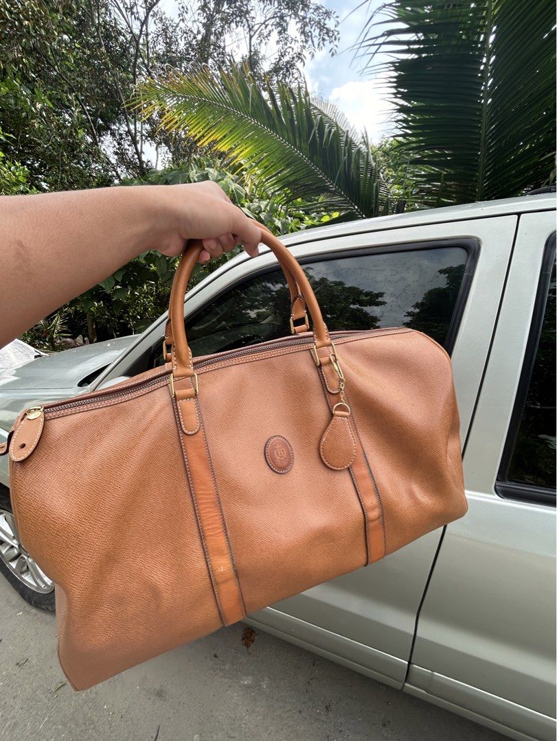 LEATHER DUFFLE BAG (Category: Belt bags, Clutches and Pouches) located in Manila. Submitted by findswearv2_ (Listing ID 1470390831, Image 1). Description: DM TI OTHER DETAILS 📍Cavite .