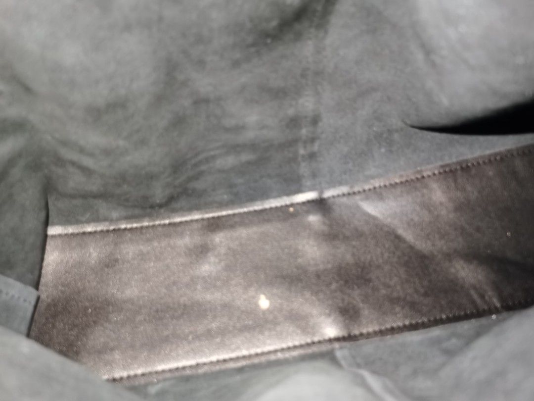 LEATHER HOBO BAG (Category: Shoulder Bags) located in Bacolod City. Submitted by mzb06 (Listing ID 1470387689, Image 2). Description: HOBO BAG, LARGE SIZE, SOFT LEATHER MATERIAL, W/ DETACHABLE POUCH INSIDE.. PLS CHECK DETAILED PICS POSTED FOR REFERENCE..