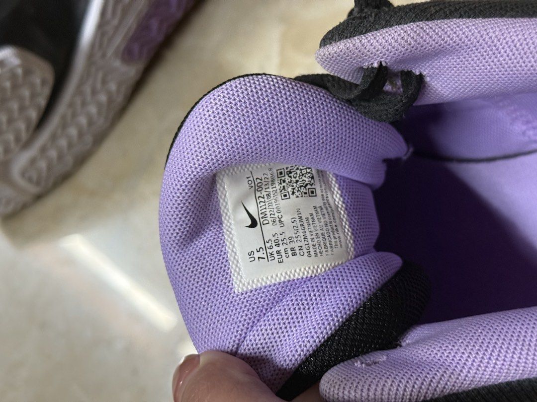 LEBRON WITNESS (Category: Sneakers) located in Manila. Submitted by mira_03 (Listing ID 1470486835, Image 3). Description: Twice lang nagamit No box.