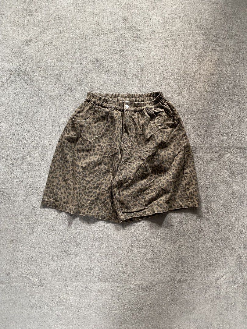 Leopard Jorts (Category: Shorts) located in Ozamiz City. Submitted by thriftnikael (Listing ID 1470515952, Image 1). Description: waist: 26-36 length: 21 thigh: 16 hem: 15 Color rate: 10/10 Condition: 10/10 Issue: na .