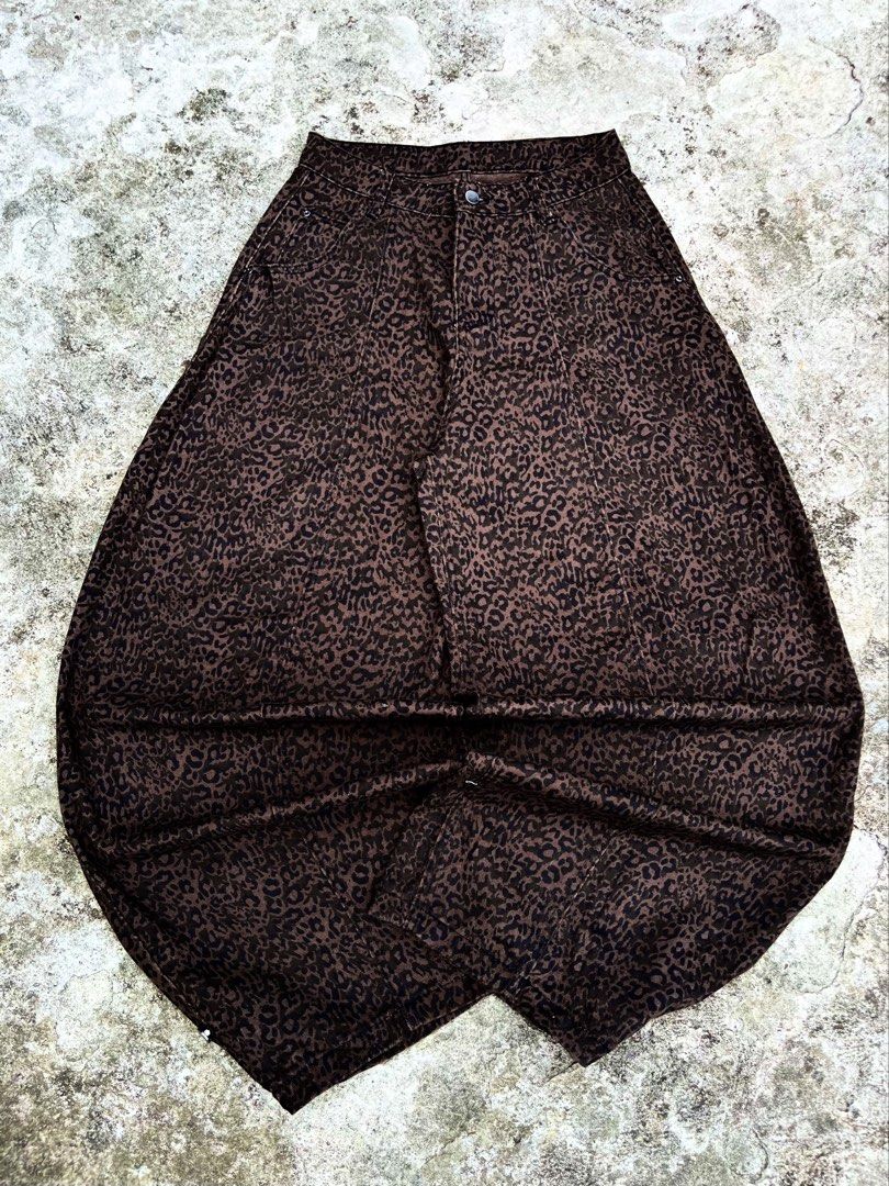 Leopard print Ballon Jeans (Category: Jeans) located in Manila. Submitted by jamesgrefi35527 (Listing ID 1470489055, Image 1). Description: Dm.