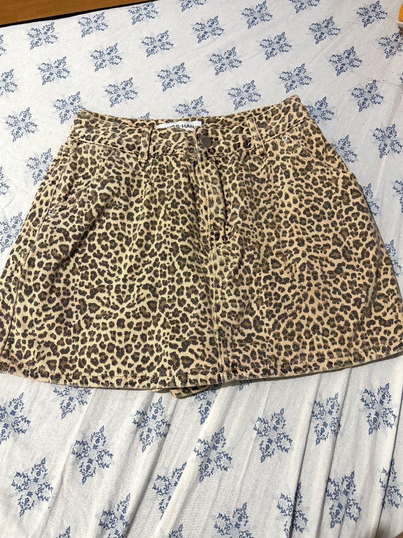 leopard print denim skirt (Category: Skirts) located in Angeles City. Submitted by charishurb08031 (Listing ID 1470550665, Image 1). Description: - Size 24-25 - Pattern: Classic leopard print - Fit: High waist with belt loops - Length: 13 - Features: Front and back pockets, button closure - Material: hard denim with clear animal print detailing - Condition: Excellent addition to any casual wardrobe mop: gcash, maribank, bpi mod: jnt loc: pampanga