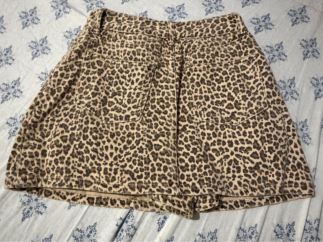 leopard print denim skirt (Category: Skirts) located in Angeles City. Submitted by charishurb08031 (Listing ID 1470550665, Image 2). Description: - Size 24-25 - Pattern: Classic leopard print - Fit: High waist with belt loops - Length: 13 - Features: Front and back pockets, button closure - Material: hard denim with clear animal print detailing - Condition: Excellent addition to any casual wardrobe mop: gcash, maribank, bpi mod: jnt loc: pampanga