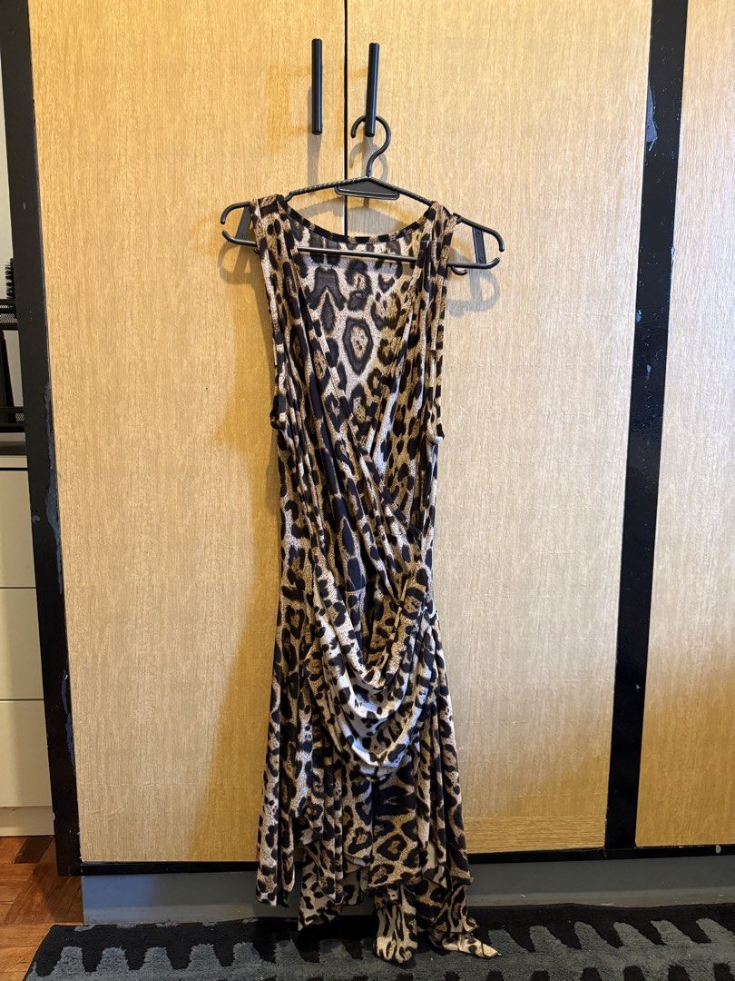 Leopard print sleeveless dress (Category: Dresses) located in Taguig. Submitted by andarieph (Listing ID 1470428478, Image 1). Description: - Leopard print sleeveless dress - Trendy asymmetrical hemline with front draping detail - Lightweight and comfortable fabric - Can include a matching fluffy leopard print headband with ears if needed for a costume - Perfect for parties, clubs, and night outs.