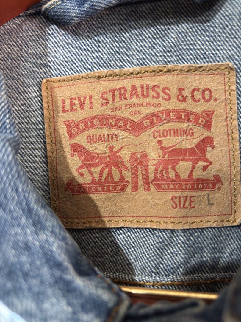 Levi's (Category: Coats, Jackets and Outerwear) located in Taguig. Submitted by andalisnestor (Listing ID 1470471182, Image 3). Description: Levi's Large on tag 23x27 In great condition 2,250php Taguig location Meet up or delivery.