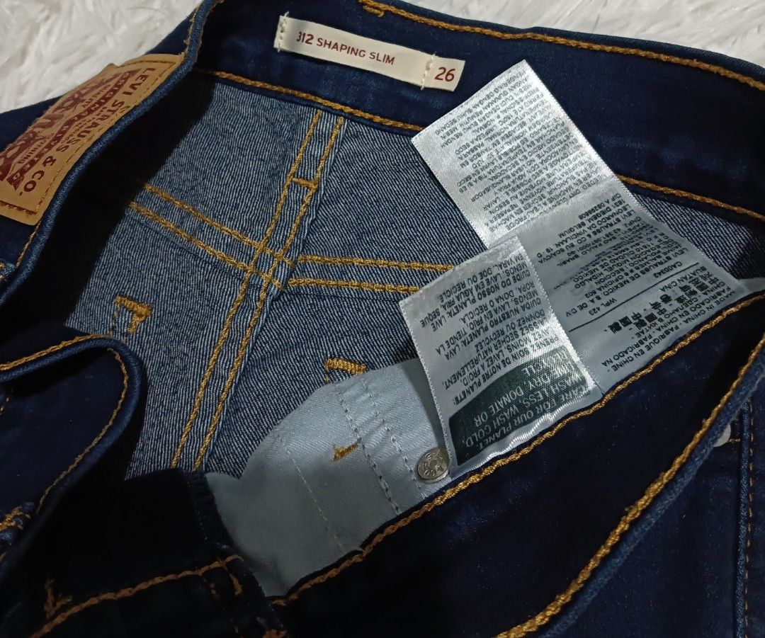 Levi's 312 Jeans (Category: Jeans) located in Ozamiz City. Submitted by meshthrift11 (Listing ID 1470420610, Image 3). Description: size 26-27 stretchable length 36.