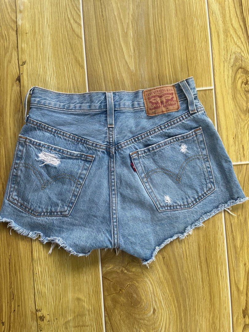 Levis 501 Distressed Denim Shorts (Category: Shorts) located in Buenavista. Submitted by jamesthrift0001 (Listing ID 1470371911, Image 1). Description: .