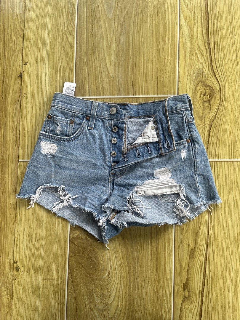 Levis 501 Distressed Denim Shorts (Category: Shorts) located in Buenavista. Submitted by jamesthrift0001 (Listing ID 1470371911, Image 2). Description: .
