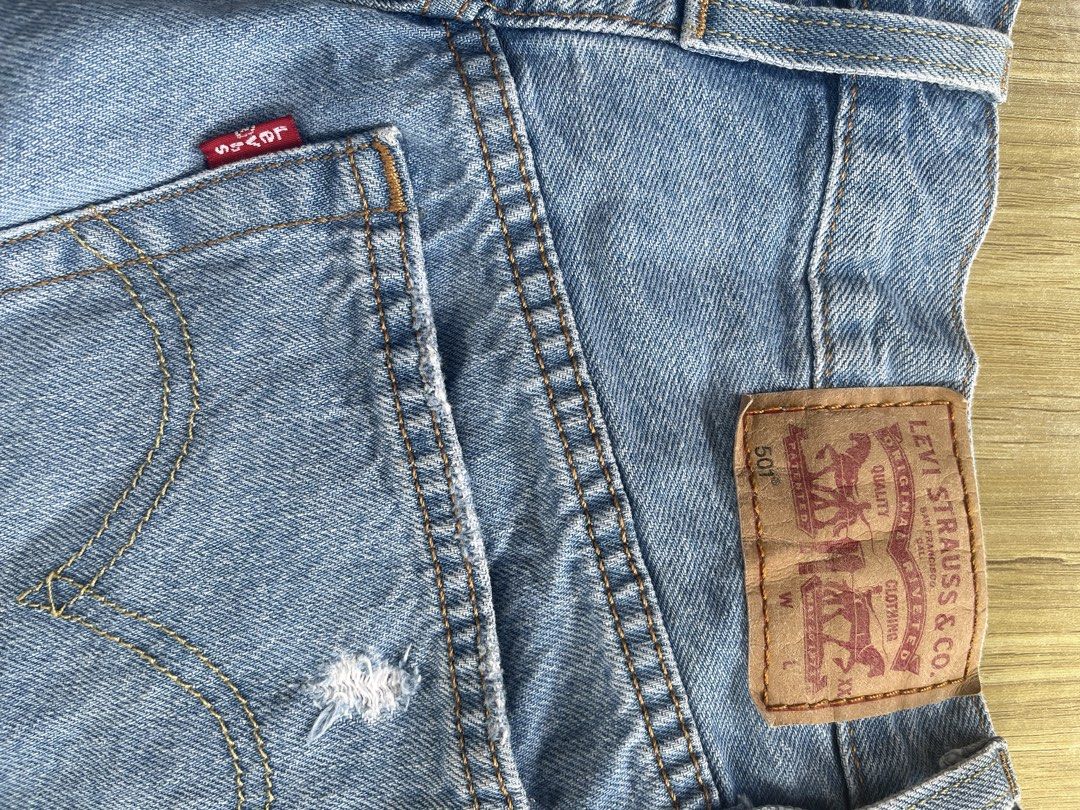Levis 501 Distressed Denim Shorts (Category: Shorts) located in Buenavista. Submitted by jamesthrift0001 (Listing ID 1470371911, Image 3). Description: .