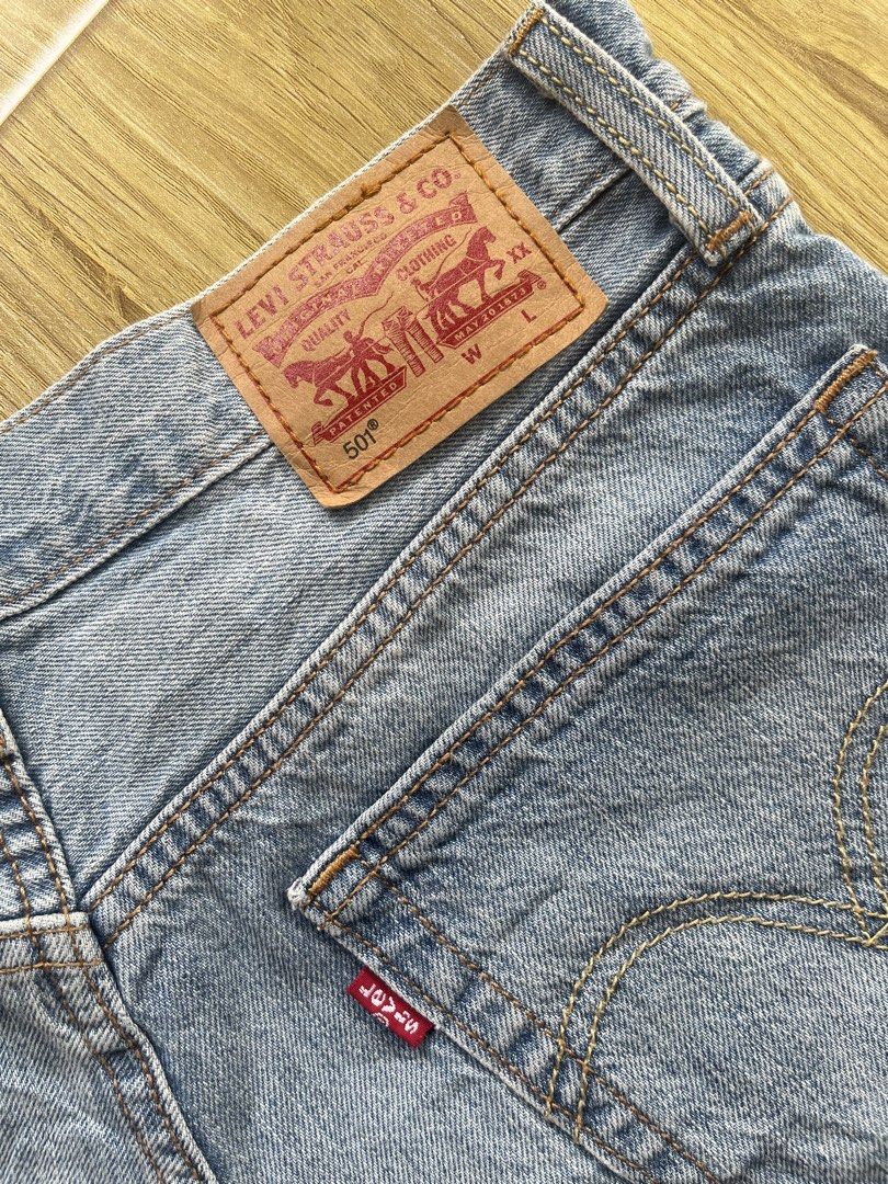 Levi's 501 Mid Thigh Shorts (Category: Shorts) located in Buenavista. Submitted by jamesthrift0001 (Listing ID 1470372421, Image 3). Description: .