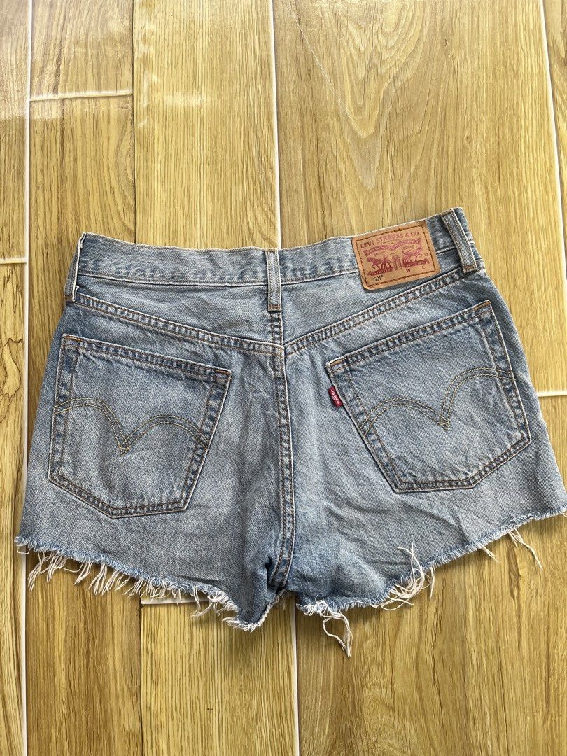 Levi's 501 Mid Thigh Shorts (Category: Shorts) located in Buenavista. Submitted by jamesthrift0001 (Listing ID 1470372421, Image 2). Description: .