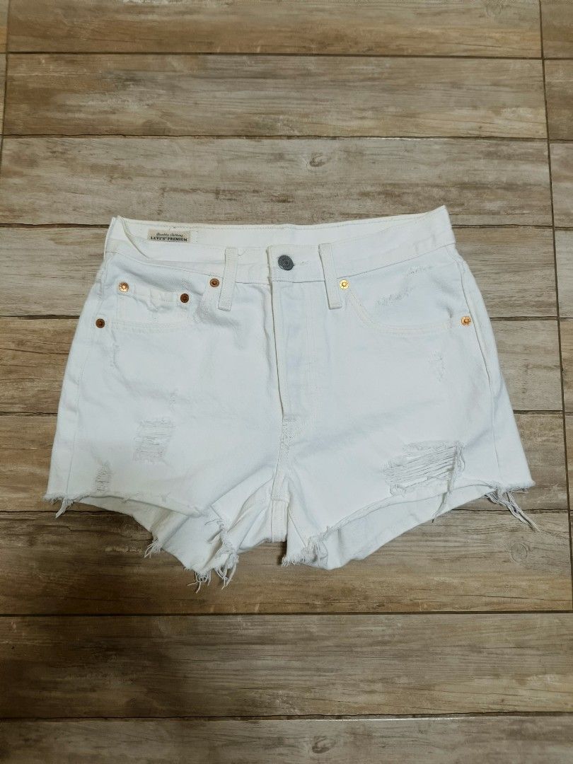 Levis 501 Premium high waist short (Category: Shorts) located in Siniloan. Submitted by talktotheroses (Listing ID 1470484604, Image 2). Description: like new no issue.