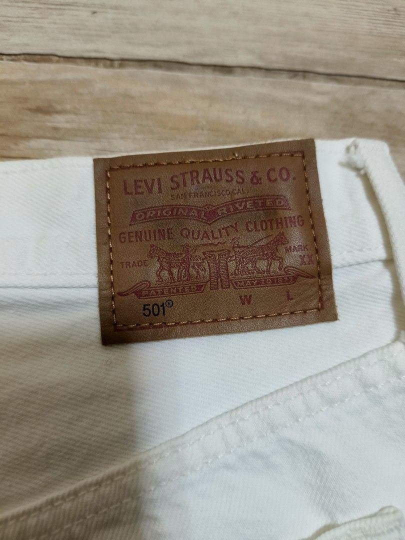 Levis 501 Premium high waist short (Category: Shorts) located in Siniloan. Submitted by talktotheroses (Listing ID 1470484604, Image 3). Description: like new no issue.