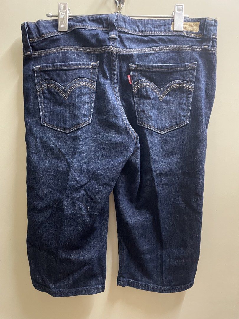 Levi’s 545 Capri Jeans (Category: Jeans) located in Manila. Submitted by lazythrifter.ph (Listing ID 1470359192, Image 2). Description: Size: 10 Waist: 17” Waist to crotch: 9” Inseam: 15”.
