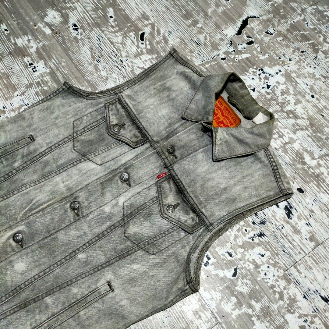 Levi's Acid Wash Denim Vest (Category: Vests) located in Zamboanga. Submitted by _oliverbmth (Listing ID 1470523765, Image 3). Description: - Brand: Levi's - Color/Wash: Grey acid wash - Closure: Button-up front with metallic hardware - Pockets: Dual chest pockets and two front welt pockets - Details: Classic collar, signature red tab on left pocket, intact neck label - Style: Rugged, sturdy denim construction - Dimes 21x27.