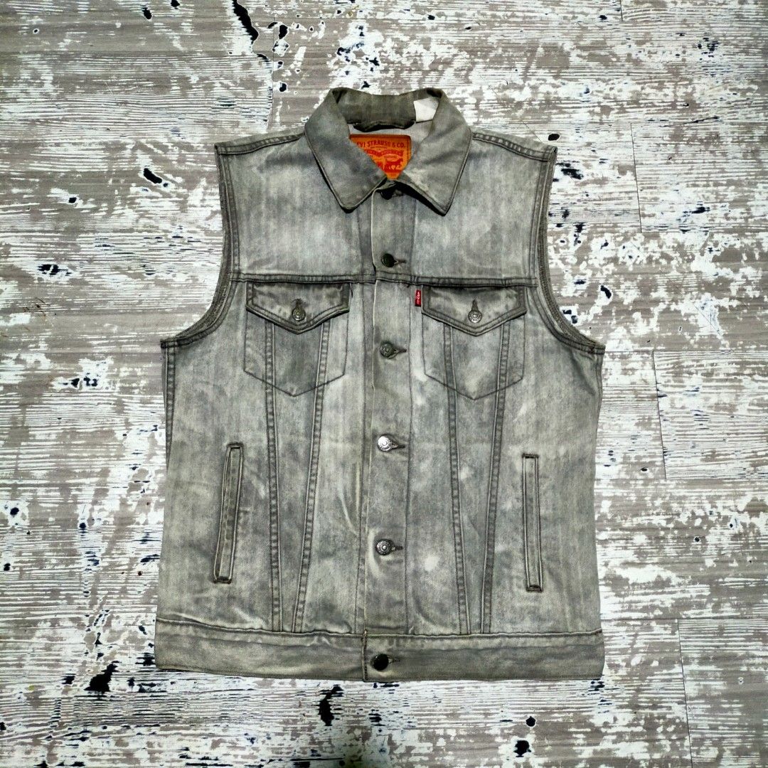 Levi's Acid Wash Denim Vest (Category: Vests) located in Zamboanga. Submitted by _oliverbmth (Listing ID 1470523765, Image 1). Description: - Brand: Levi's - Color/Wash: Grey acid wash - Closure: Button-up front with metallic hardware - Pockets: Dual chest pockets and two front welt pockets - Details: Classic collar, signature red tab on left pocket, intact neck label - Style: Rugged, sturdy denim construction - Dimes 21x27.