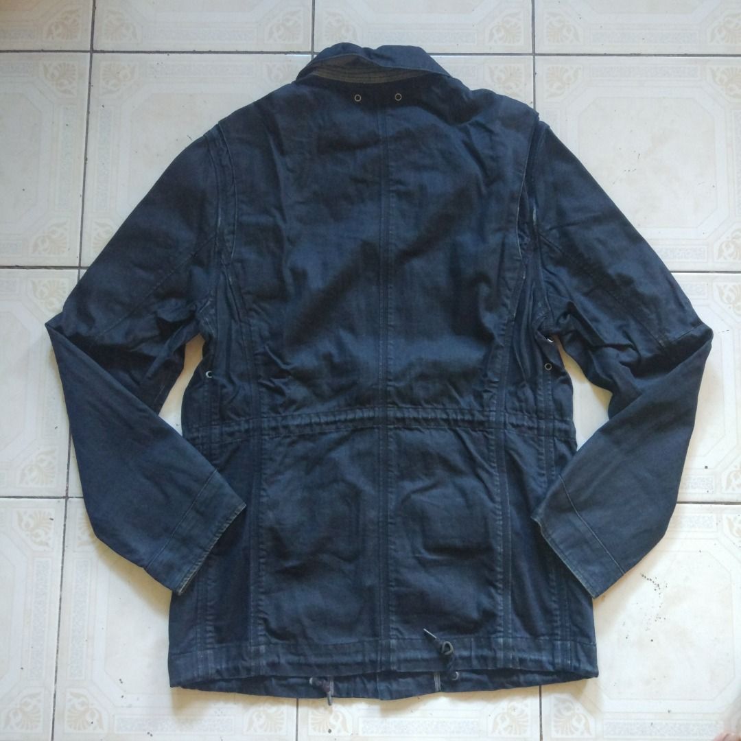 Levis Black Field Jacket M (Category: Coats, Jackets and Outerwear) located in Pasay City. Submitted by denimdude.ph (Listing ID 1470414127, Image 2). Description: scraches on sleeve. last pic.