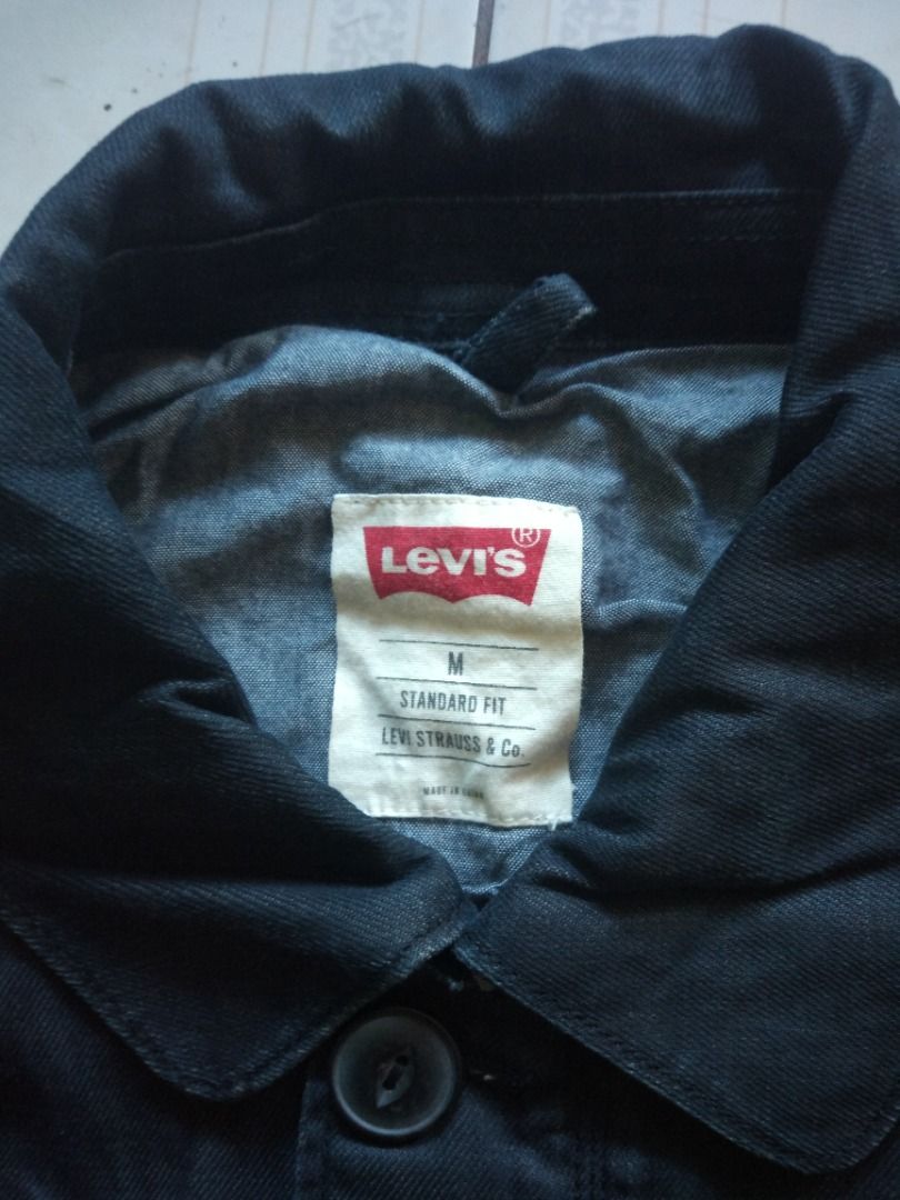 Levis Black Field Jacket M (Category: Coats, Jackets and Outerwear) located in Pasay City. Submitted by denimdude.ph (Listing ID 1470414127, Image 3). Description: scraches on sleeve. last pic.