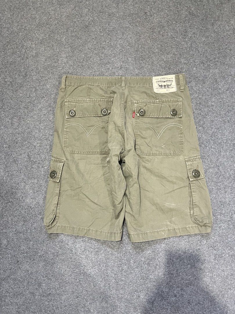 Levi’s cargo short (Category: Shorts) located in Lapu Lapu. Submitted by jhonrener41426 (Listing ID 1470419419, Image 3). Description: Size 34 Length-22 Leg opening-11.5 Excellent condition Color rate 9.5/10 Authentic Issue need wash .