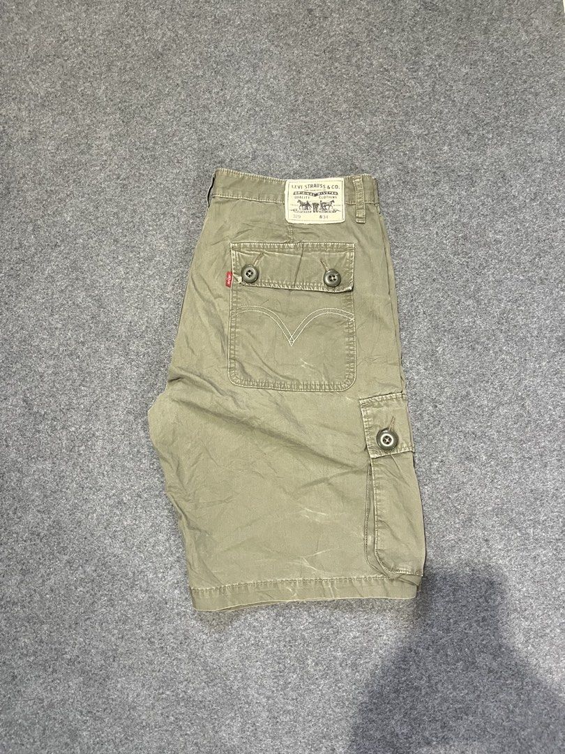 Levi’s cargo short (Category: Shorts) located in Lapu Lapu. Submitted by jhonrener41426 (Listing ID 1470419419, Image 1). Description: Size 34 Length-22 Leg opening-11.5 Excellent condition Color rate 9.5/10 Authentic Issue need wash .