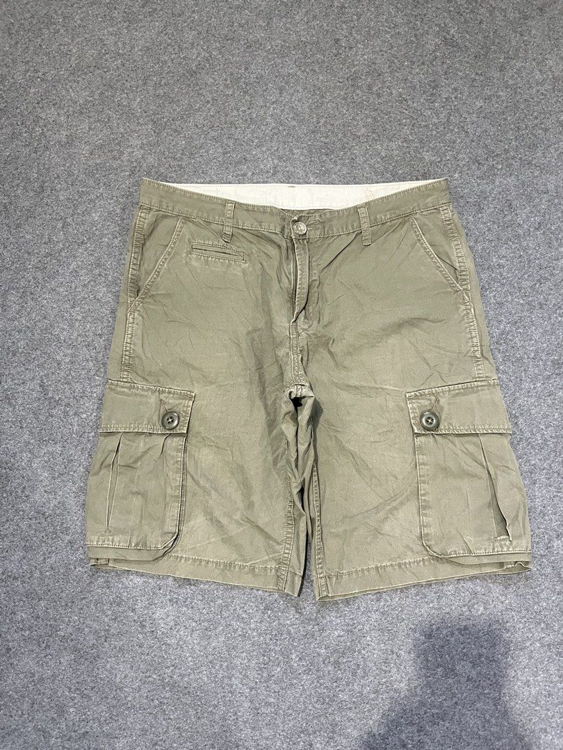 Levi’s cargo short (Category: Shorts) located in Lapu Lapu. Submitted by jhonrener41426 (Listing ID 1470419419, Image 2). Description: Size 34 Length-22 Leg opening-11.5 Excellent condition Color rate 9.5/10 Authentic Issue need wash .