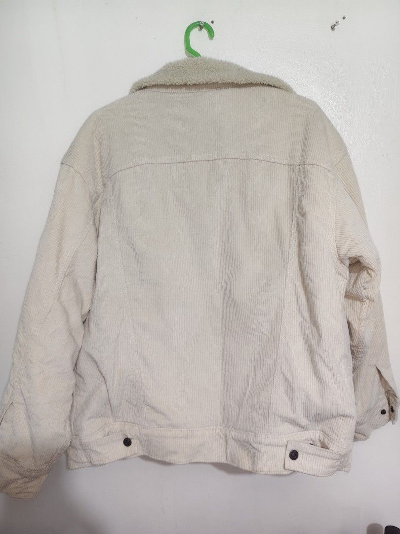 Levi's courdoruy sherpa (Category: Coats, Jackets and Outerwear) located in Baguio. Submitted by taishuiha2026 (Listing ID 1470525047, Image 3). Description: .