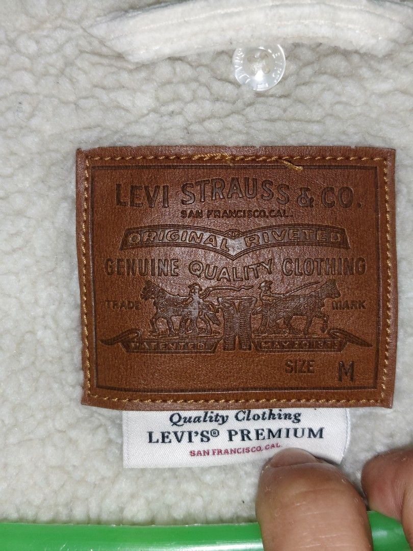 Levi's courdoruy sherpa (Category: Coats, Jackets and Outerwear) located in Baguio. Submitted by taishuiha2026 (Listing ID 1470525047, Image 2). Description: .