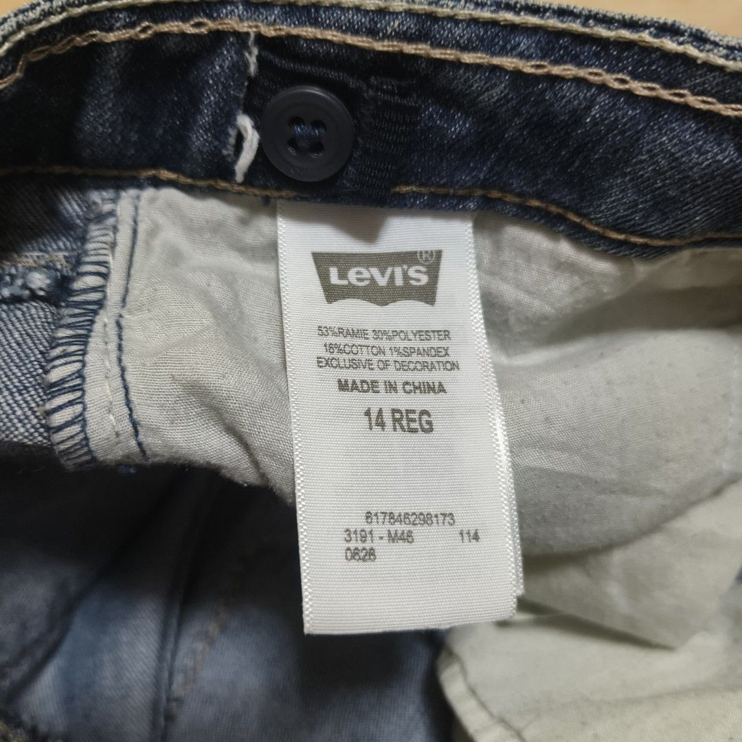 Levis cuffed stretch denim short (Category: Shorts) located in Siniloan. Submitted by talktotheroses (Listing ID 1470485135, Image 3). Description: no issue.