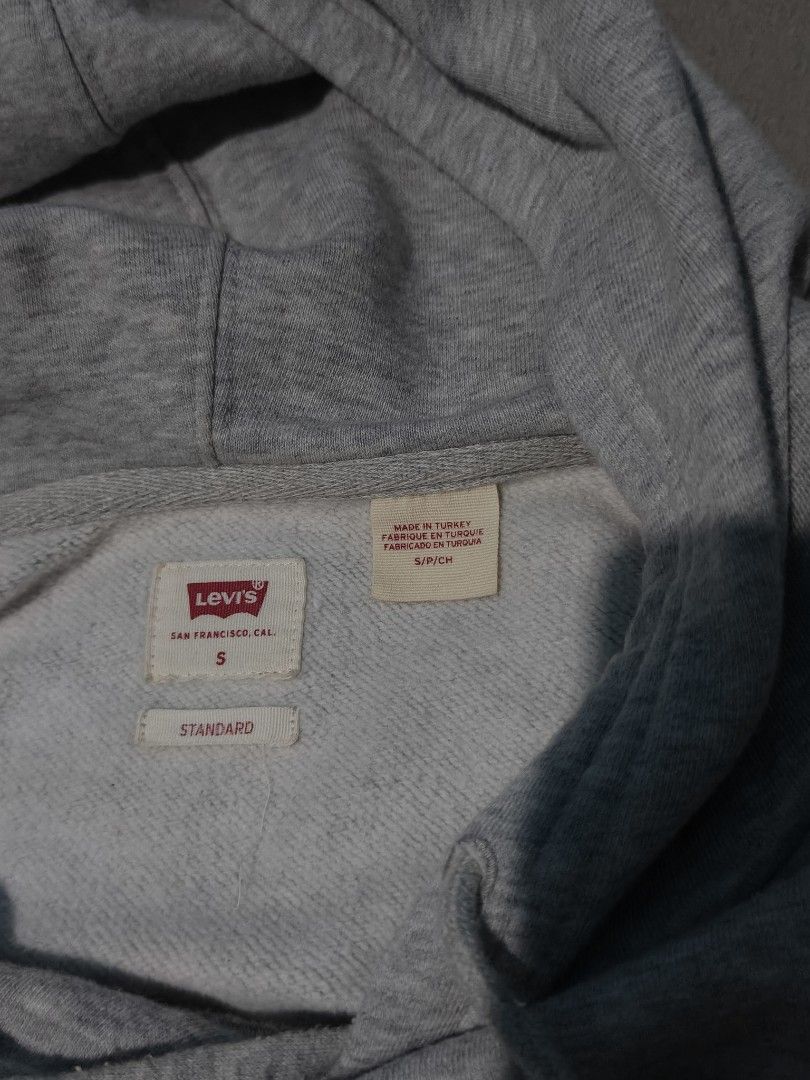 LEVI'S JACKET (Category: Coats, Jackets and Outerwear) located in Butuan. Submitted by miltonpulido (Listing ID 1470454285, Image 2). Description: size small on tag Dimes: 21x28 fit to MEDIUM no issue good as new.