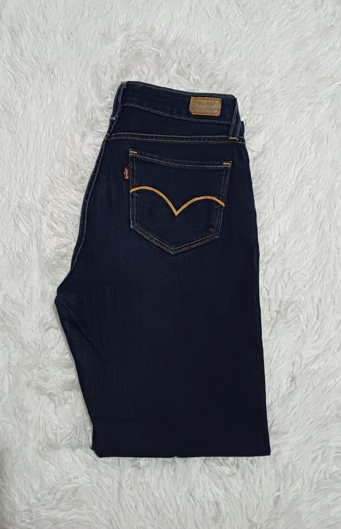 Levi's Jeans (Category: Jeans) located in Ozamiz City. Submitted by meshthrift11 (Listing ID 1470421640, Image 1). Description: size 28-30 super stretchable length 36.