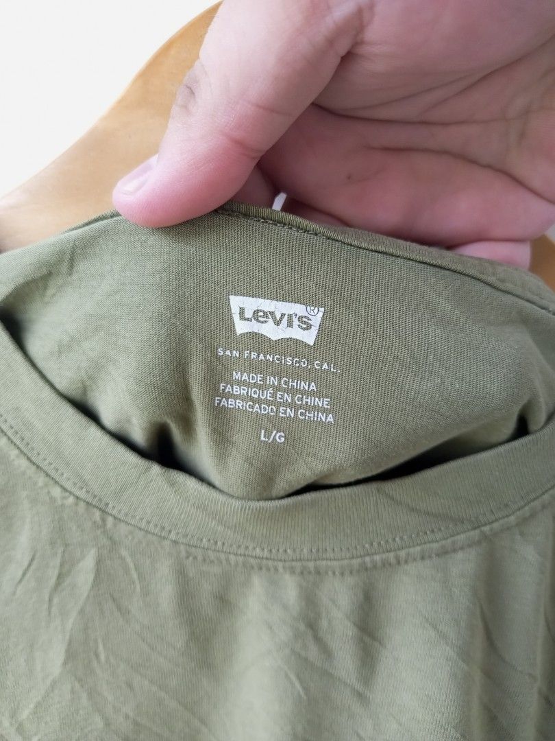Levi's Long-Sleeve Graphic Tee (Category: Tshirts & Polo Shirts ) located in Surallah. Submitted by miggyboiy (Listing ID 1470497581, Image 3). Description: Levi's Long-Sleeve Graphic Tee Large on tag 23x36.5 9.7 color rate Excellent condition No issues Location: Surallah, South Cotabato, Mindanao, 9512 📌.