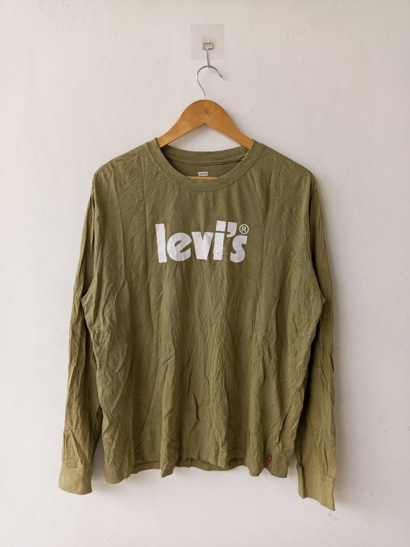 Levi's Long-Sleeve Graphic Tee (Category: Tshirts & Polo Shirts ) located in Surallah. Submitted by miggyboiy (Listing ID 1470497581, Image 1). Description: Levi's Long-Sleeve Graphic Tee Large on tag 23x36.5 9.7 color rate Excellent condition No issues Location: Surallah, South Cotabato, Mindanao, 9512 📌.
