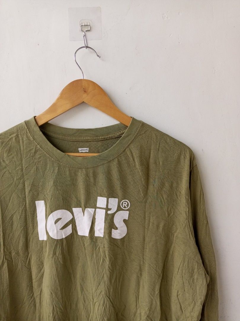 Levi's Long-Sleeve Graphic Tee (Category: Tshirts & Polo Shirts ) located in Surallah. Submitted by miggyboiy (Listing ID 1470497581, Image 2). Description: Levi's Long-Sleeve Graphic Tee Large on tag 23x36.5 9.7 color rate Excellent condition No issues Location: Surallah, South Cotabato, Mindanao, 9512 📌.
