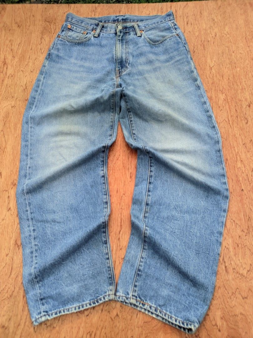 Levi's men's Barrel Jeans (Category: Jeans) located in Kapalong. Submitted by hashhthrift (Listing ID 1470421111, Image 2). Description: issue need wash only excellent condition measurements: waist 33 length 44 thigh 14 hem 8.
