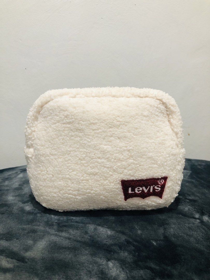 LEVI’S SHERPA FLEECE/WOOL POUCH BAG (Category: Purses & Pouches) located in Imus. Submitted by dhouseoftotes (Listing ID 1470465021, Image 1). Description: 📐 MEASUREMENTS‼️ H - 7 inches W - 9 inches D - 3 inches •FROM JAPAN 🇯🇵 DISCLAIMER!! I am not affiliated, associated, authorised, endorsed by, or in any way officially connected with any of the brands, companies, or trademarks mentioned on this page/shop. All product names, logos, and brands